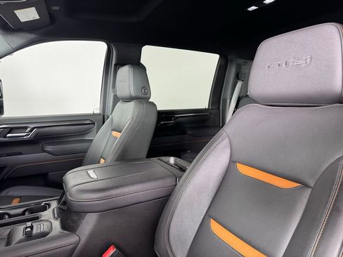 Used 2025 GMC Sierra 2500 AT4 image 9