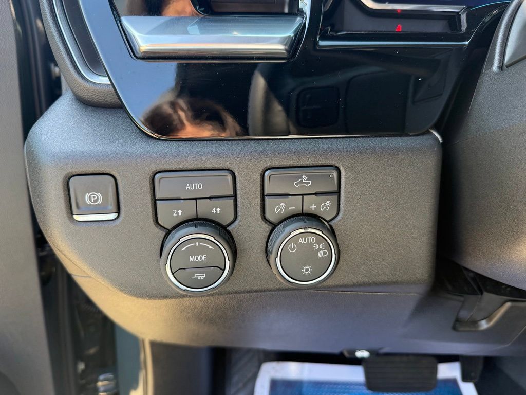 Used 2026 Chevrolet Silverado 1500 LT AWD/4WD image 33