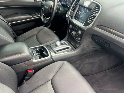 Used 2019 Chrysler 300 Touring RWD image 15