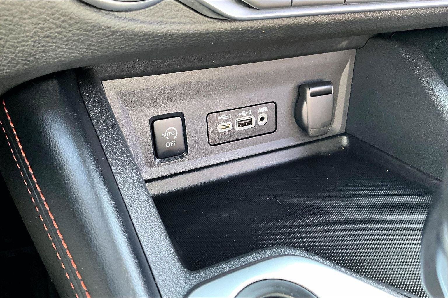 Used 2025 Nissan Sentra SR w/ SR Premium Package FWD image 15