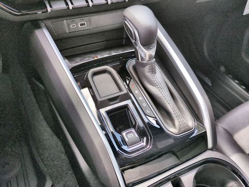 New 2025 Chevrolet Colorado LT w/ LT Convenience Package image 16