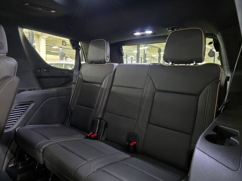 Used 2023 Chevrolet Tahoe Premier AWD/4WD image 15