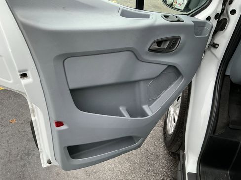 Used 2019 Ford Transit 150 XLT image 6