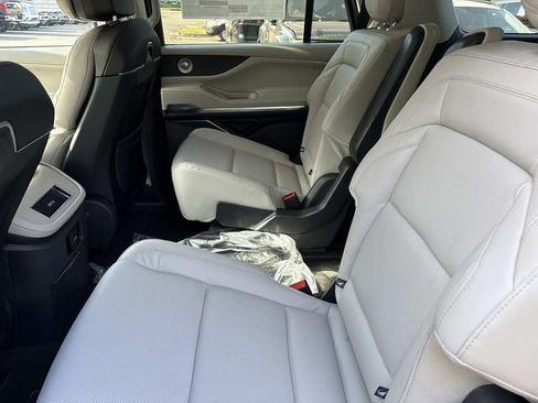 New 2026 Lincoln Navigator Reserve AWD/4WD image 18