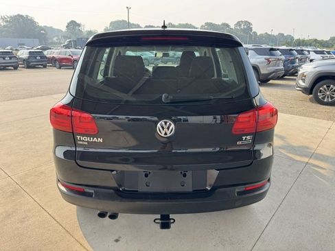 Used 2017 Volkswagen Tiguan S image 6