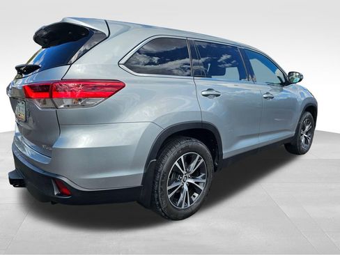 Used 2019 Toyota Highlander Plus image 12