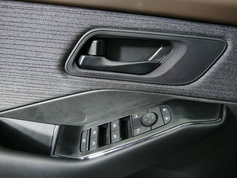 Used 2023 Nissan Rogue S image 20