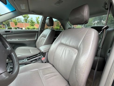 Used 2004 Toyota Camry LE FWD image 12