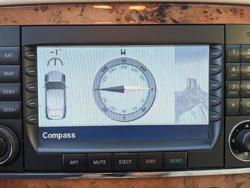 Used 2006 Mercedes-Benz R 350 4MATIC w/ Trim Pkg image 23