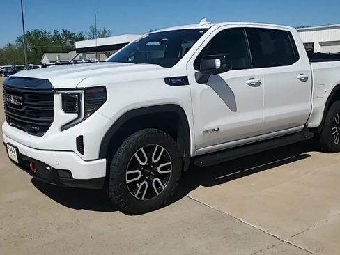 Used 2024 GMC Sierra 1500 AT4 w/ Technology Package AWD/4WD image 4
