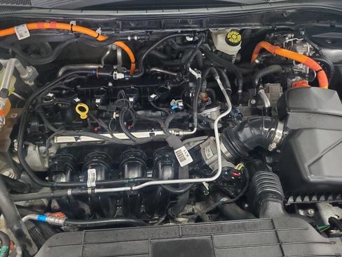 Used 2021 Ford Escape SE image 4