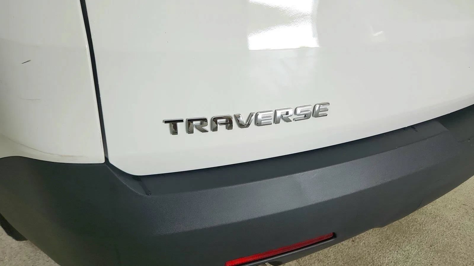 Used 2023 Chevrolet Traverse LT FWD image 34