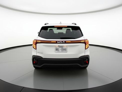 Used 2025 Kia Seltos S image 7