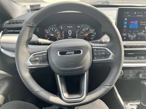 Certified 2025 Jeep Compass Limited AWD/4WD image 10