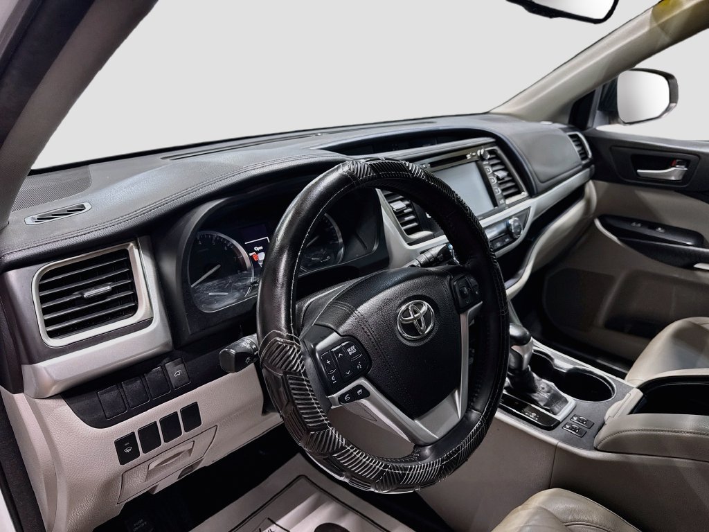 Used 2016 Toyota Highlander XLE AWD/4WD image 9