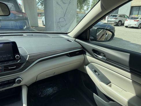 Used 2025 Nissan Altima 2.5 SV image 36