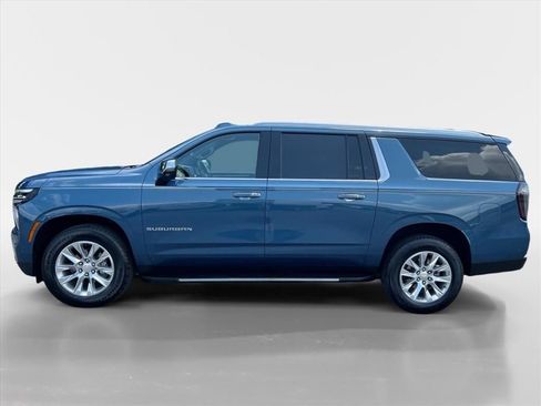 Used 2025 Chevrolet Suburban Premier AWD/4WD image 2