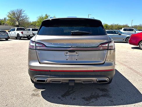 Used 2021 Lincoln Nautilus Reserve w/ Equipment Group 202A image 6