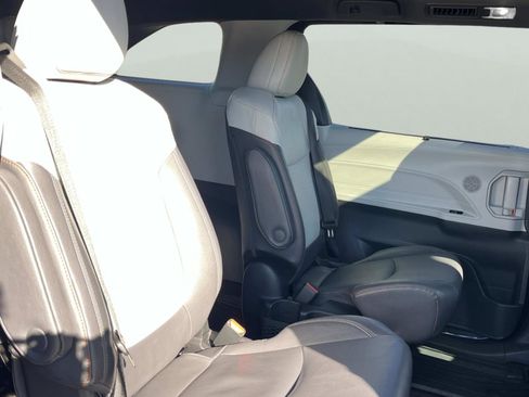 Used 2023 Toyota Sienna XSE image 23