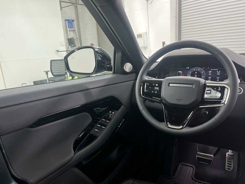Used 2025 Land Rover Range Rover Evoque Dynamic SE AWD/4WD image 15