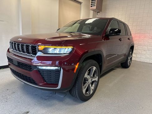 New 2026 Jeep Grand Cherokee Limited AWD/4WD image 12