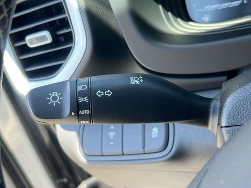 Used 2024 Hyundai Venue Limited FWD image 22