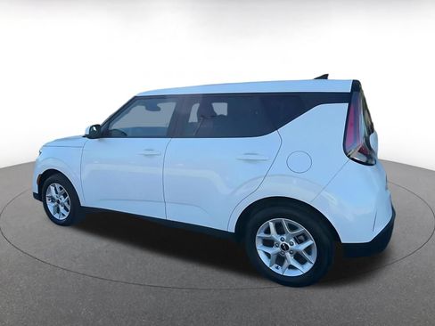 Used 2025 Kia Soul LX w/ LX Technology Package FWD image 10
