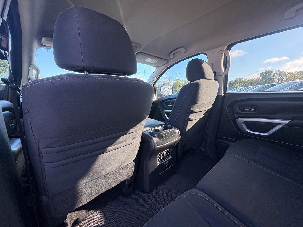 Used 2018 Nissan Titan SV w/ SV Convenience Package RWD image 27