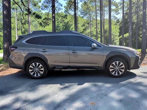 Used 2023 Subaru Outback Touring AWD/4WD image 7