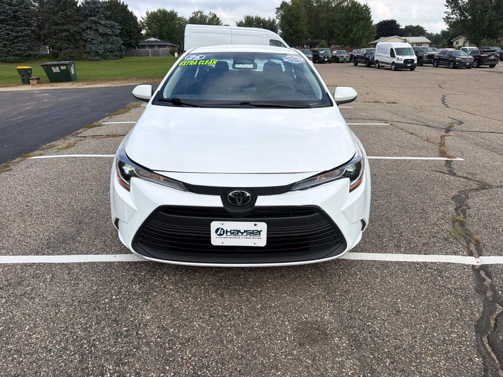 Used 2025 Toyota Corolla LE FWD image 2