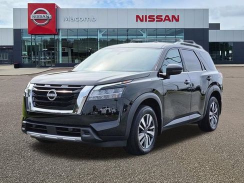 Used 2024 Nissan Pathfinder SL FWD image 8