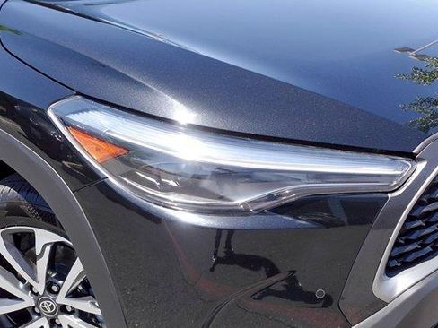 Certified 2023 Toyota Corolla Cross XLE FWD image 2
