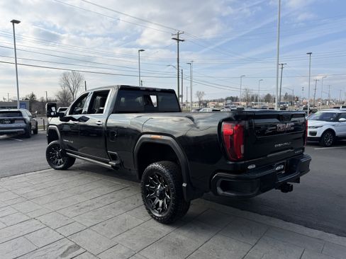 Used 2023 GMC Sierra 2500 Denali w/ Denali Black Diamond Edition image 4