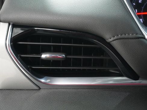 Used 2022 Chevrolet Traverse LT image 21