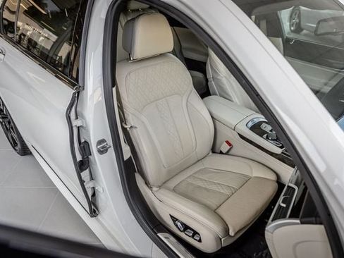 Used 2018 BMW 740i xDrive AWD/4WD image 24