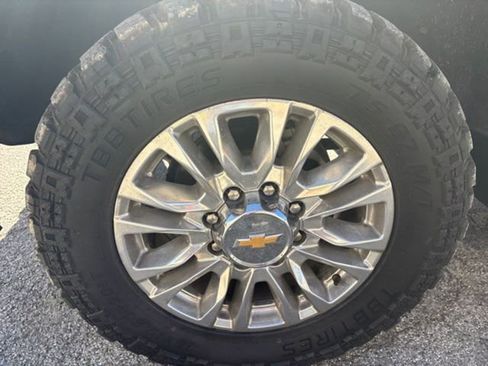 Used 2021 Chevrolet Silverado 2500 High Country w/ Z71 Off-Road Package image 10