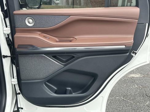 New 2026 Lincoln Navigator Reserve image 16