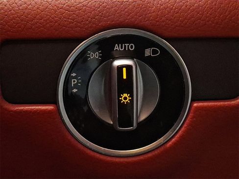 Used 2016 Mercedes-Benz SL 550 image 17