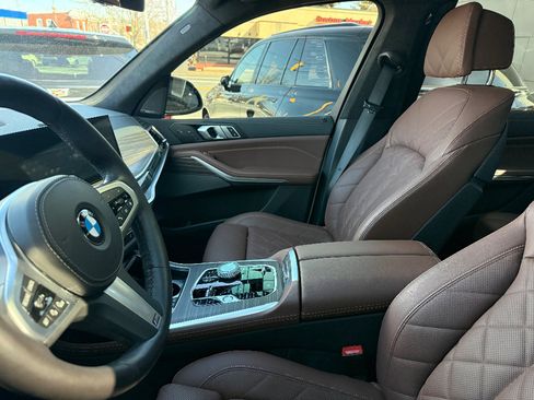 Used 2025 BMW X7 xDrive40i w/ Executive Package image 9