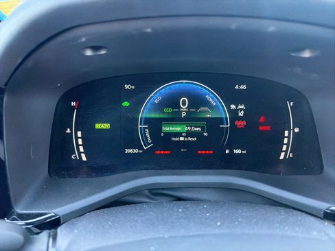 Used 2025 Toyota Camry SE FWD image 5