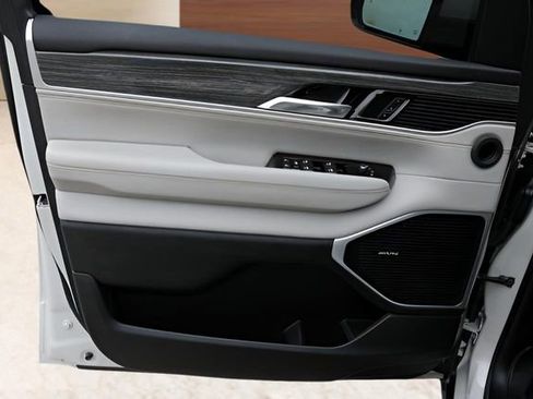 Used 2022 Jeep Wagoneer Series III image 10