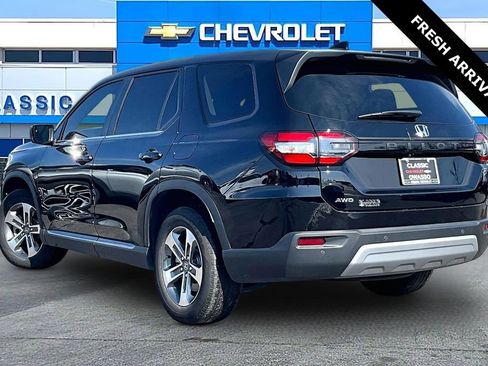 Used 2025 Honda Pilot EX-L image 4