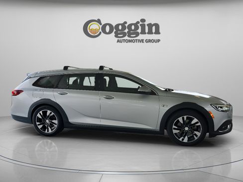 Used 2018 Buick Regal Preferred w/ Sights and Sounds Package AWD/4WD image 5