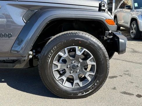 New 2026 Jeep Gladiator Sport AWD/4WD image 17