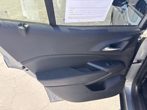 Used 2025 Chevrolet Trax LS w/ Driver Confidence Package FWD image 15