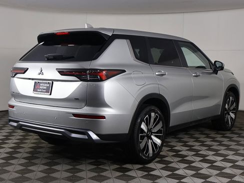 New 2026 Mitsubishi Outlander SE image 12