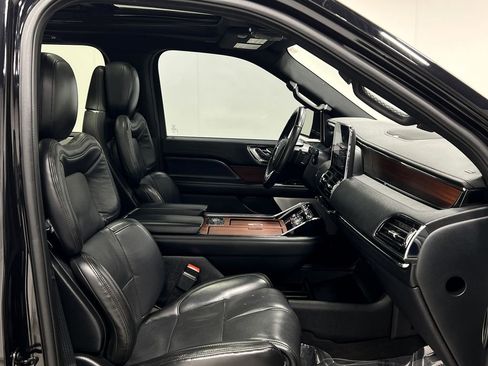 Used 2020 Lincoln Navigator Reserve w/ Luxury Package image 35