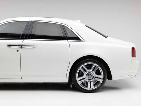 Used 2015 Rolls-Royce Ghost image 19