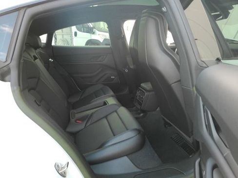 Used 2022 Porsche Taycan image 25