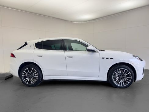 New 2025 Maserati Grecale GT image 2